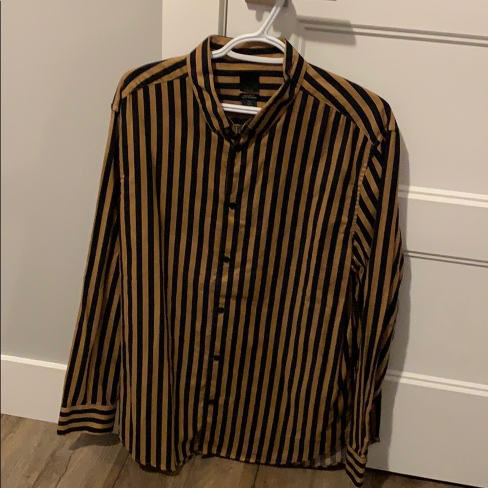 H&M Men’s Large Striped Button-Down